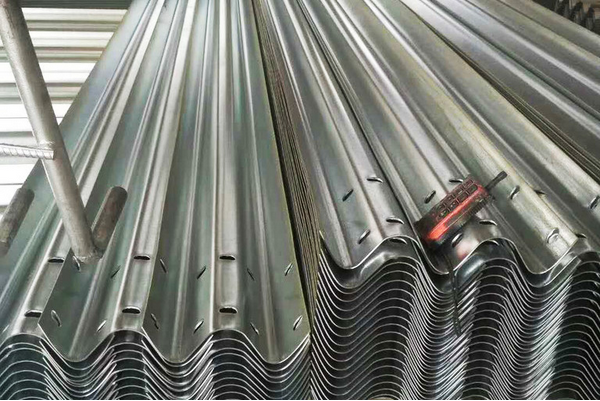 三波護(hù)欄板